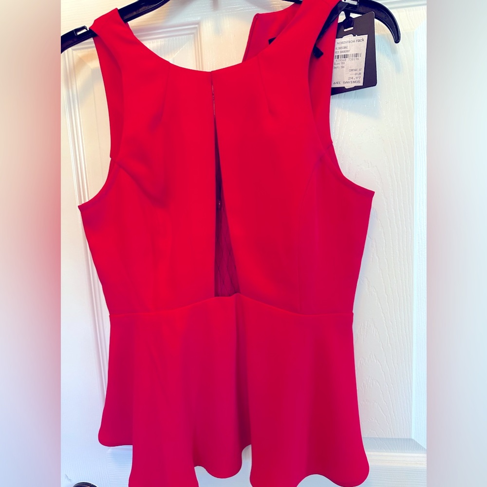 TROUVÉ red top